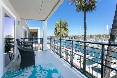 Image de Anchored in the Harbor - a 3 bedroom penthouse in Oceanside, perfect for up to 6 guests