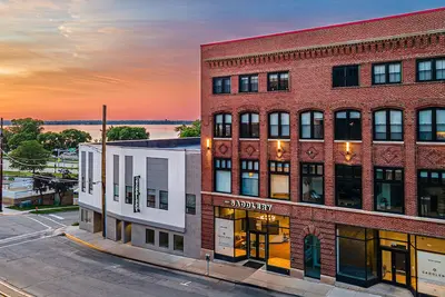 Image de One Bedroom King/accessible with views of Lake Monona in the heart of downtown.