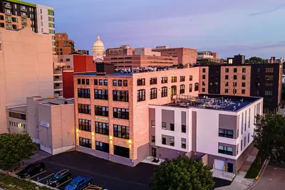 Image de One Bedroom King/accessible in the heart of downtown.