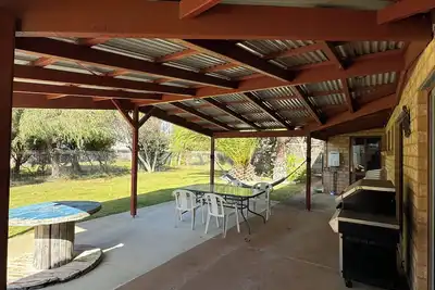 Image de Back Beach Gem! Family beach house walking distance to town.