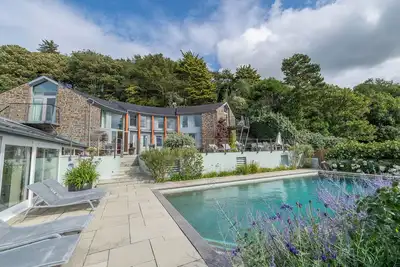 Image de Curlew House, pet friendly, with pool in Pembroke Dock