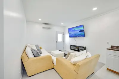 Image de Walk to Beach - 'House Kitsune' in Oceanside!