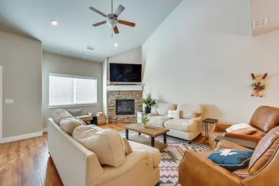 Image de Grill & Games: Family Getaway in Flagstaff!