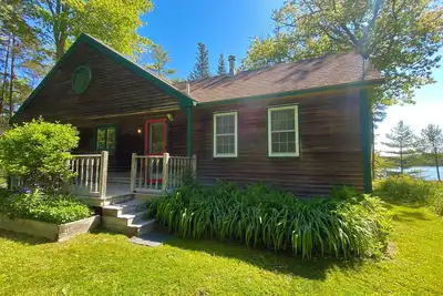 Image de Sea Heather Cottage: Sunny Waterfront Escape for Nature Lovers