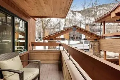 Image de 3 Amazing Core Condo Aspen, Hot Tub, Gym!