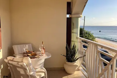 Image de Bamaluz at White Sands, Speightstown. \nBeachfront 2 bed apartment.