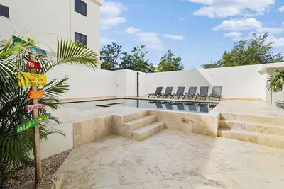 Image de Bonaire Beach Apartments 2 with a palm garden, a refreshing shared pool and a pr