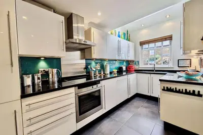 Image de Charming Family Retreat in Molesey