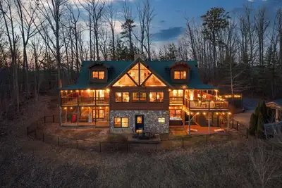 Image de Winterbrow - Privacy, Views, Hot Tub, and Games!