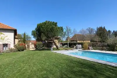 Image de Belle demeure paisible avec piscine