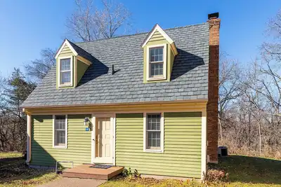 Image de Charming & Cozy 2br Cottage | Fireplace | Dog-Friendly | Amenity Access