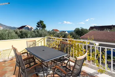 Image de Beautiful 2-Bedroom Apartment with Balcony and Sea View.