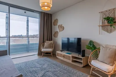 River View 1bdr Apartment by LovelyStay