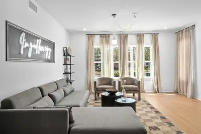 Image de Med Center 8 min • Spa Lounge • 3 Ensuites • Gated 2 Car Parking