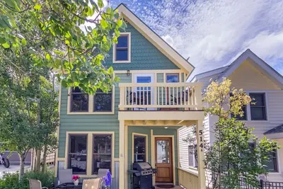 West Pacific - Hunny Comb - Heart of Town, Walk to Gondola, Perfect Location!