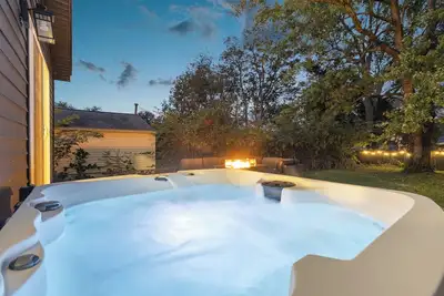 Image de The Luxe/Hot Tub/10 Min Keenland/12 Min Downtown/Fenced In Yard/ Pet Friendly