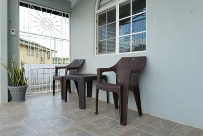 Image de Elegant 2br w\/ Starlink, Ac, Smart Entry in Florence Hall, Jamaica