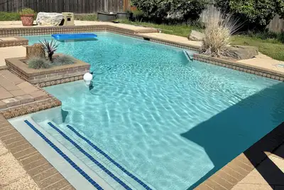 Image de Spacious 4-bedroom family home with sparkling pool