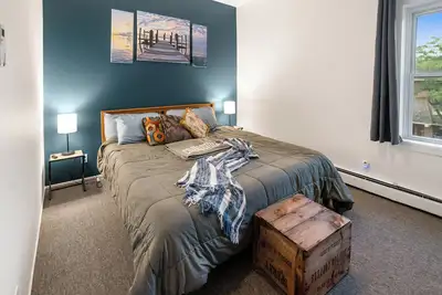 Image de Harbor View Condo- Sunrise Patio and Steps from Lake Michigan Pier!