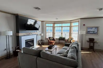 Image de Luxury Lake Front Villa: Sleeps 12!