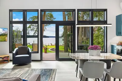 Image de Mount Rainier View Beachfront Retreat - Coming Soon!