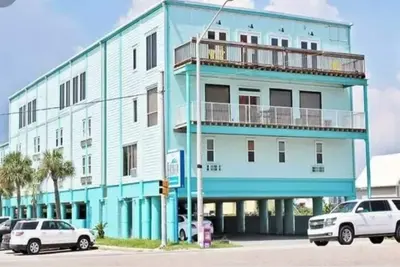 Image de #303 Best Location in Gulf Shores! Remodeled! Wifi