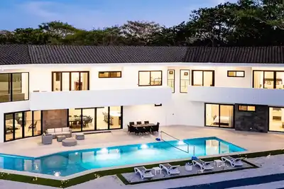 Image de Beach Manna House: King, Queen & Bunk + Epic Pool
