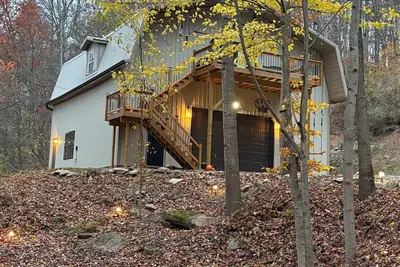 Image de One of a kind 4-bedroom barndominium in Warsaw, Ohio on 23 wooded acres.