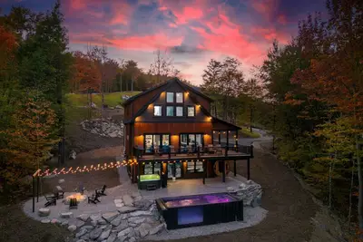 Image de New Marty's Magic Haus Ski, Bike & Hike Retreat