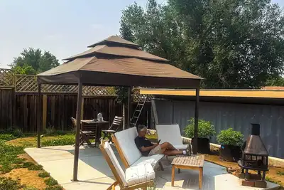 Charming 2-Bedroom Home with Spacious Backyard, and Easy Access to Downtown