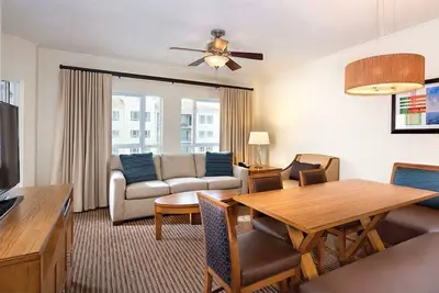 Image de Cozy 2-bedroom resort in nice Oceanside with pool, beach and pier access.