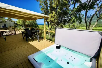 Mobil-Home Vue Mer ou Montagne 3 Pièces 4 Personnes Climatisé + Tv + Jacuzzi