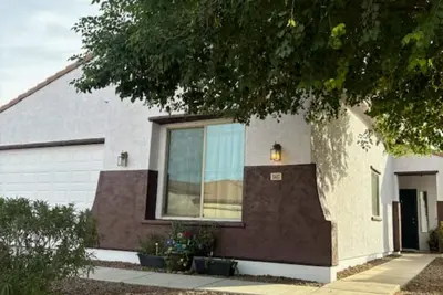 Image de Spring Training ~ Laveen Village ~ Low cleaning fee