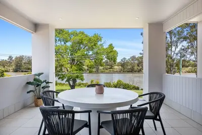 Image de Modern Luxury Riverfront Sanctuary