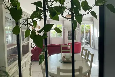 Image de St Cyprien Maison moderne et climatisée avec jardin