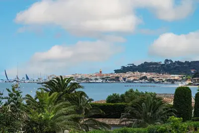 Image de Magnifique maison neuve à l'entrée de Saint Tropez avec superbe vue mer