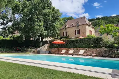 Image de L'Olmède, une propriété de charme, avec vaste parc arboré et piscine privative