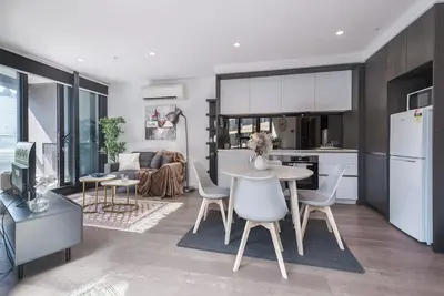 Image de This apartment is a 1 bedroom(s), 1 bathrooms, located in Docklands, Vic.