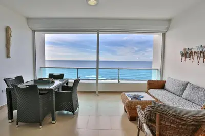 Huge Front Beach Floor High Floor View Full Kitchen