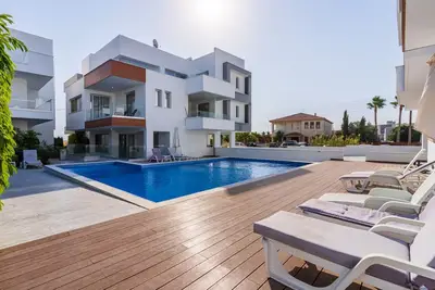Image de Valleria - 2 Br Apartment W/ Pool in Larnaca