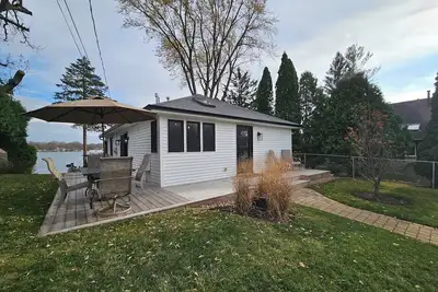 Image de Lakefront home-Beautiful views, private frontage/lake access