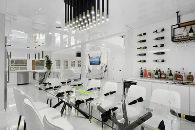 Image de 7br Equestrian Home, Pool, Pool Spa, Pets ok