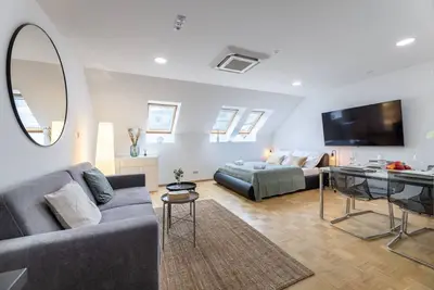 Image de Old Town Modern Apartment with Free Parking & A/C