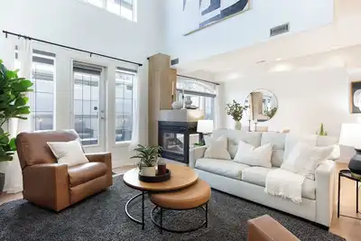 Image de Skyline Loft | 2br, 2ba with 2 Balconies + Bbq | Sleeps 8 | Tower Views & Fire