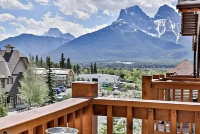 Image de Premier Mountain Retreat [Top Floor/Heated Pool/Hot tub]