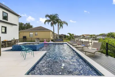 Image de 2 Million $ Villa • Heated Pool w/ Luxury Spa • 6br & 6br • Waterfront by Canal