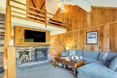 Image de Spacious Cozy Ski condo with fireplace 5 minutes to Mount Snow