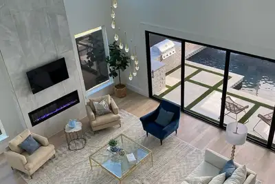 Image de New Ultra High-End Luxury Villa with 6 Br 6. 5ba, Pool, Grill, Garage, Ev Charger