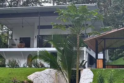 Image de 3-Bedroom House in Luxurious Jungle of Ojochal Costal Town.