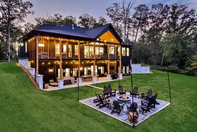 Image de Luxe Mountain Home on 12 Private Acres - Hot Tub, Fire Pit, Game & Movie Rooms
